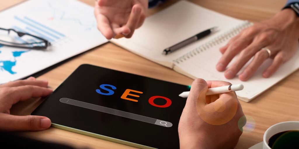 Combine anúncios com conteúdo e SEO local